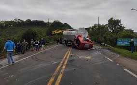 Grave acidente na BR-153, no Norte do RS, resulta em morte de motorista de caminhão