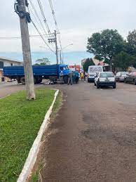 Motociclista fica ferida após colidir em caminhão em Tenente Portela