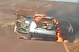 Vídeo – Veículo é destruído por incêndio na estrada entre Sede Nova e Humaitá