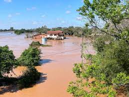 Governador assina decreto de calamidade pública em 79 municípios afetados pelas chuvas intensas