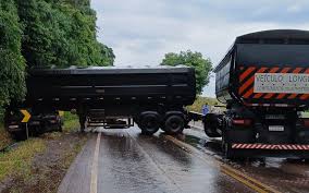 Acidente bloqueia rodovia e deixa homem gravemente ferido no Noroeste do RS