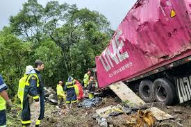 Tragédia na 376: apenas um dos 10 freios de caminhão envolvido em acidente estava funcionando normalmente