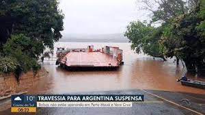 Rio Uruguai sobe e travessias de balsa são suspensas na Região