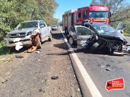 Acidente na BR-472, entre Três de Maio e Santa Rosa, envolve ambulância de prefeitura e caminhão