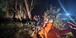 Brigada Militar, Corpo de Bombeiros Militar e Defesa Civil resgatam 8 pessoas no interior de Passo Fundo