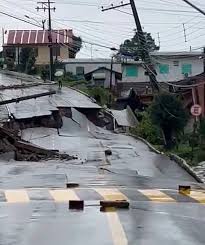 Asfalto cede e deixa bairro da cidade de Gramado isolado