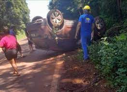 Motorista fica ferida ao capotar carro na ERS-330, entre Redentora e Miraguaí