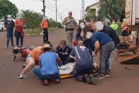 Acidente entre motocicleta e caminhão deixa um ferido no centro de Bom Progresso