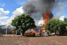 Casas são destruídas por incêndio em Crissiumal